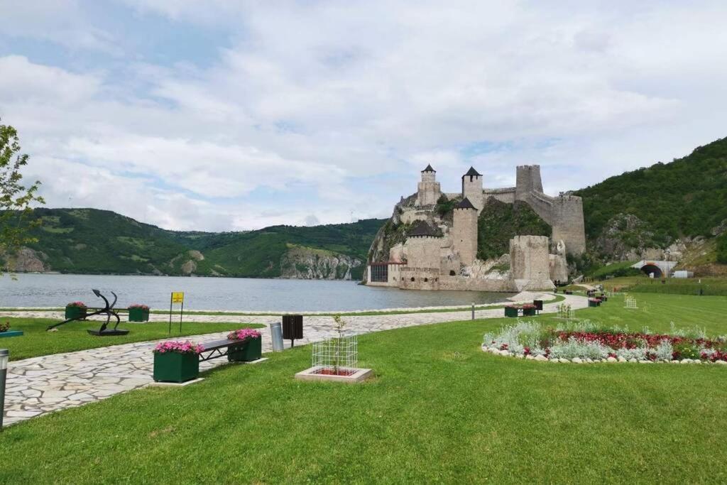 Apartment Rajic Golubac Buitenkant foto